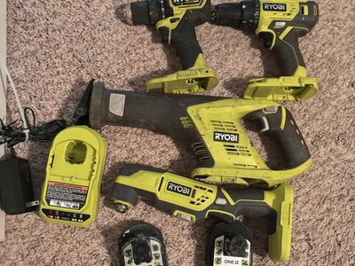 Nice 7 piece Ryobi tool set it good working condition