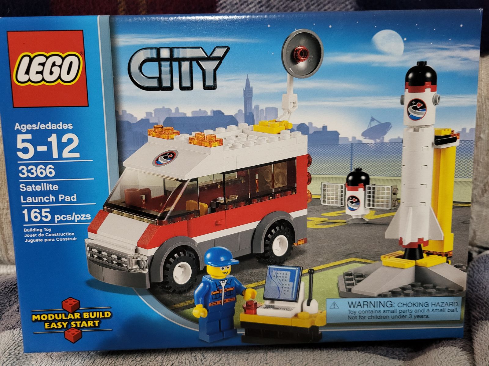 LEGO CITY SATELLITE LAUNCH PAD   2011 ISSUE