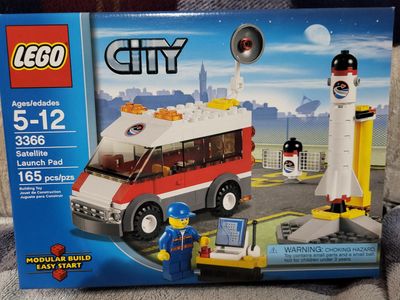 LEGO CITY SATELLITE LAUNCH PAD 2011 ISSUE