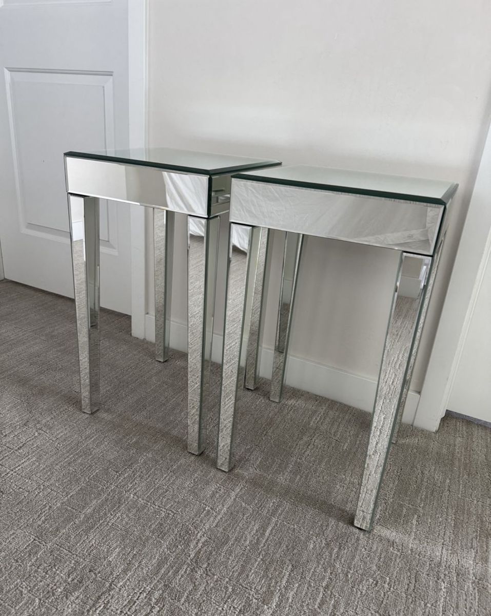 Pair of beautiful mirrored accent tables/nightstands