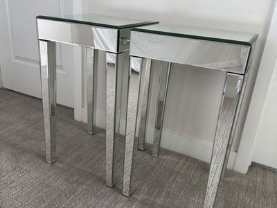 Pair of beautiful mirrored accent tables/nightstands