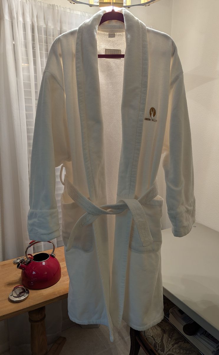 deer valley white robe size: OSFA - 100% turkish cotton
