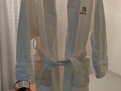 deer valley white robe size: OSFA - 100% turkish cotton