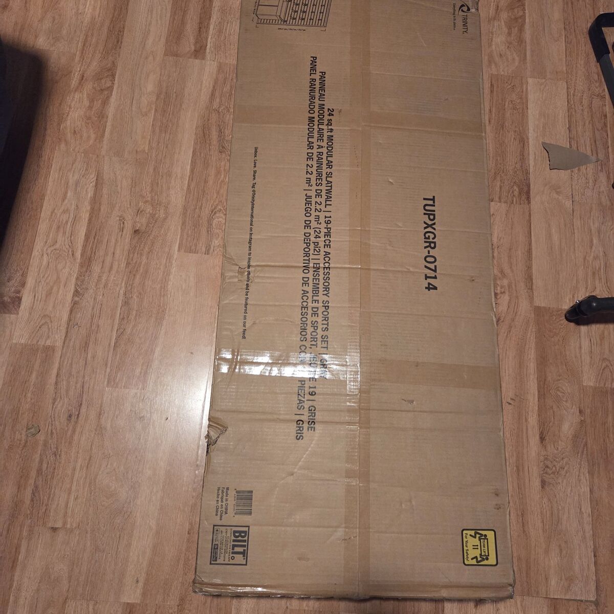 trinity 24 sq ft modular slatwall 19 piece accesso