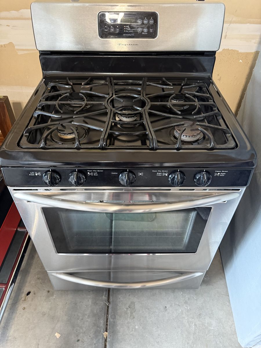 Frigidaire Gas Range Stove with 5 Burners and Stainless Steel Finish working great $150