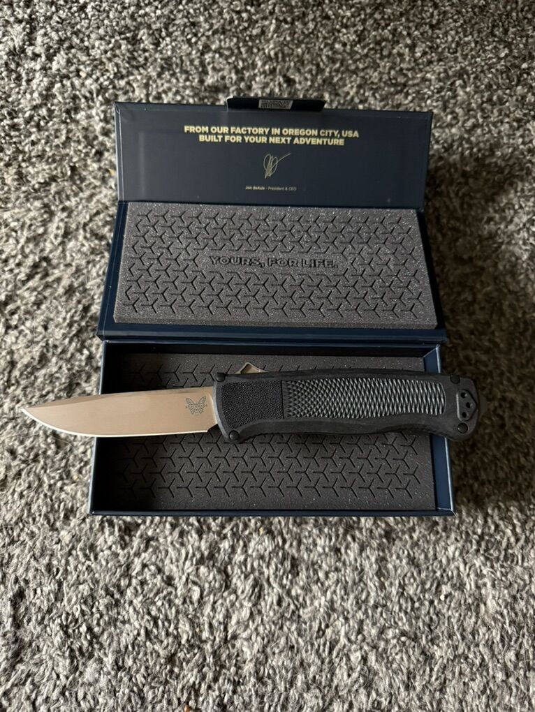 Benchmade Shootout Drop Point knife