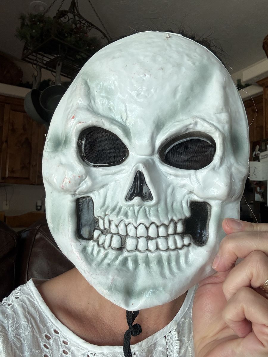 Vintage skeleton mask one size needs new elastic around