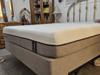 Queen mattress and box springs