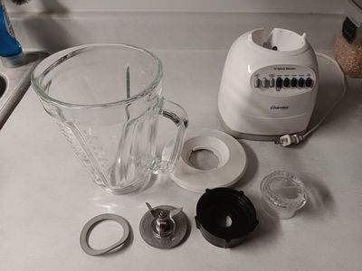 Osterizer 6630 10-Speed Blender with Glass Jar - White