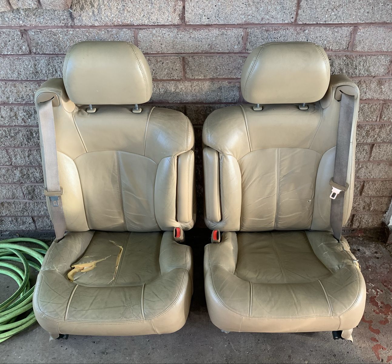 GMT800 Yukon Tahoe Suburban front seats *pair*