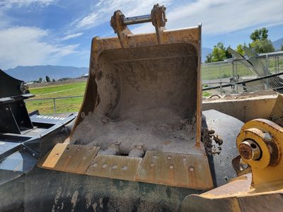 24" , 30" and 48" Buckets for 316 or 317 Caterpillar Track Hoe