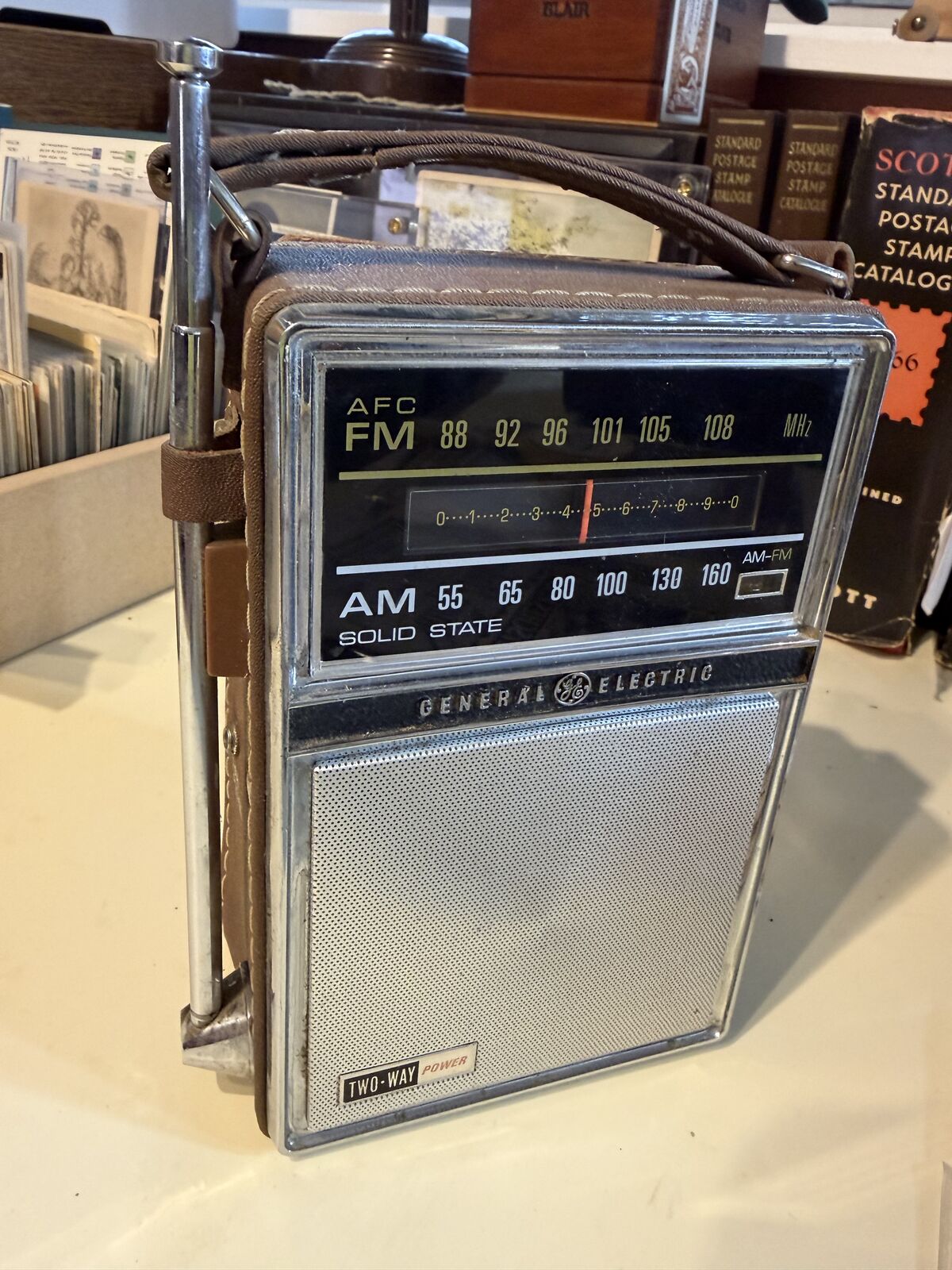 RADIO - Vintage General Electric GE Radio Portable AM/FM 7-2877F Leather Case Dual Power