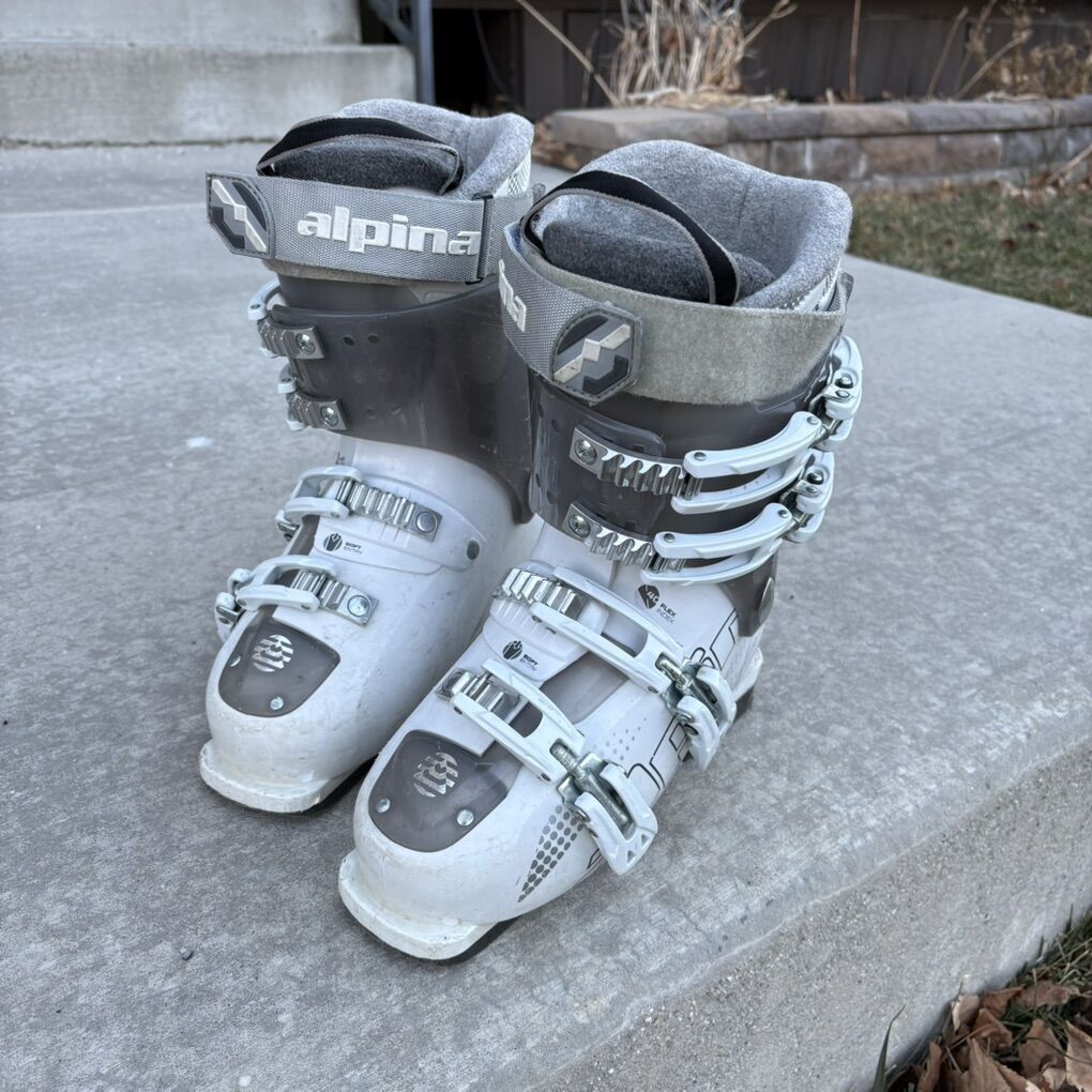 White Ski Boots Size 24 (7W/6M)