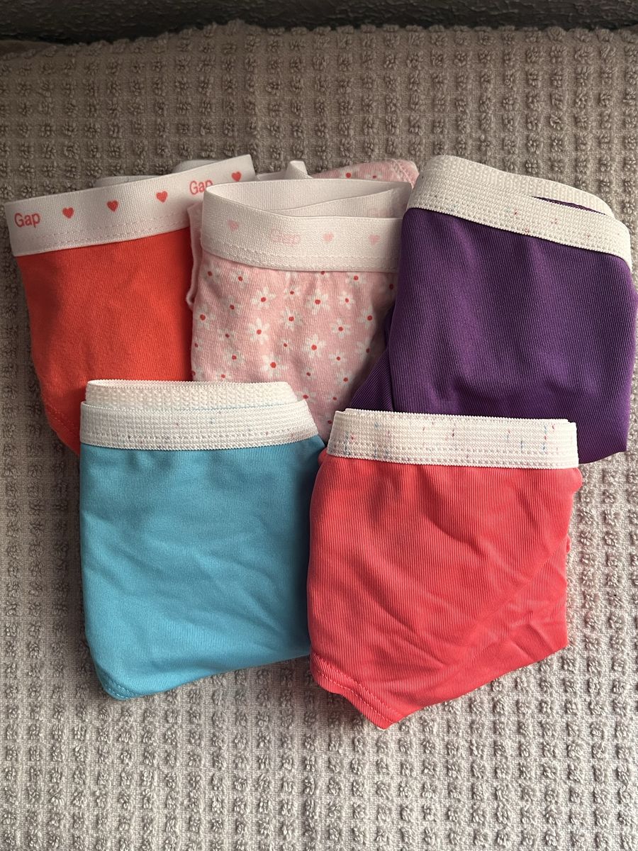 GAP Kids & Hanes Girls Underwear Lot of 5 Pairs Multicolor and Floral Pattern 