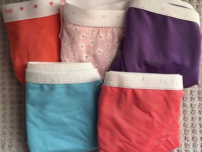 GAP Kids & Hanes Girls Underwear Lot of 5 Pairs Multicolor and Floral Pattern