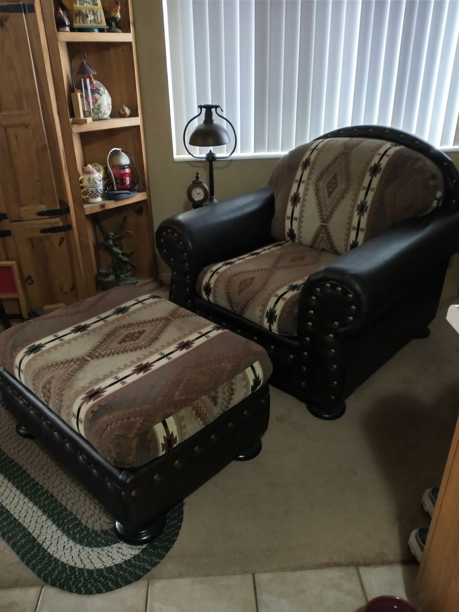 ACCENT CHAIR AND OTTOMAN