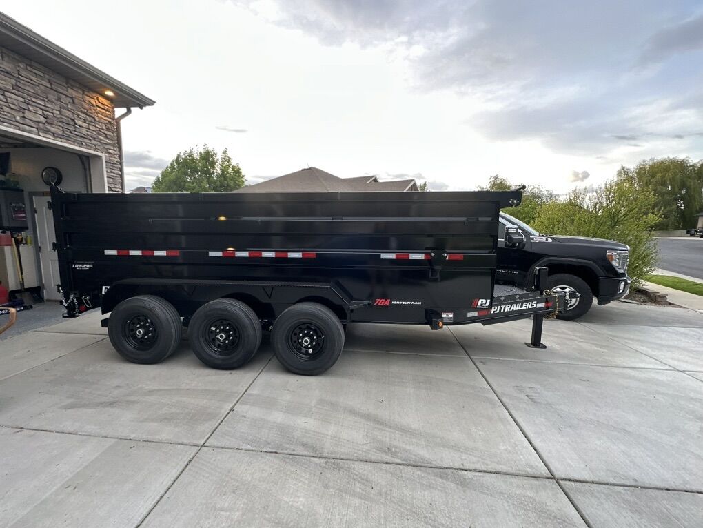 7.5’ x 16’ Tri-axle 10 ton dump trailer for rent