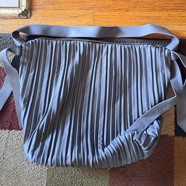 Cute Paparazzi brand gray bag