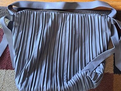 Cute Paparazzi brand gray bag