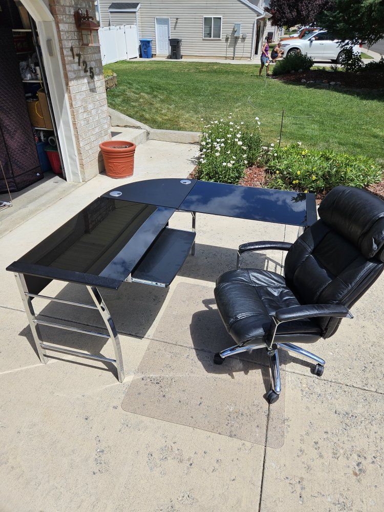 Black L-Shaped Glass Top Office Desk with Pull-out Keyboard Tray