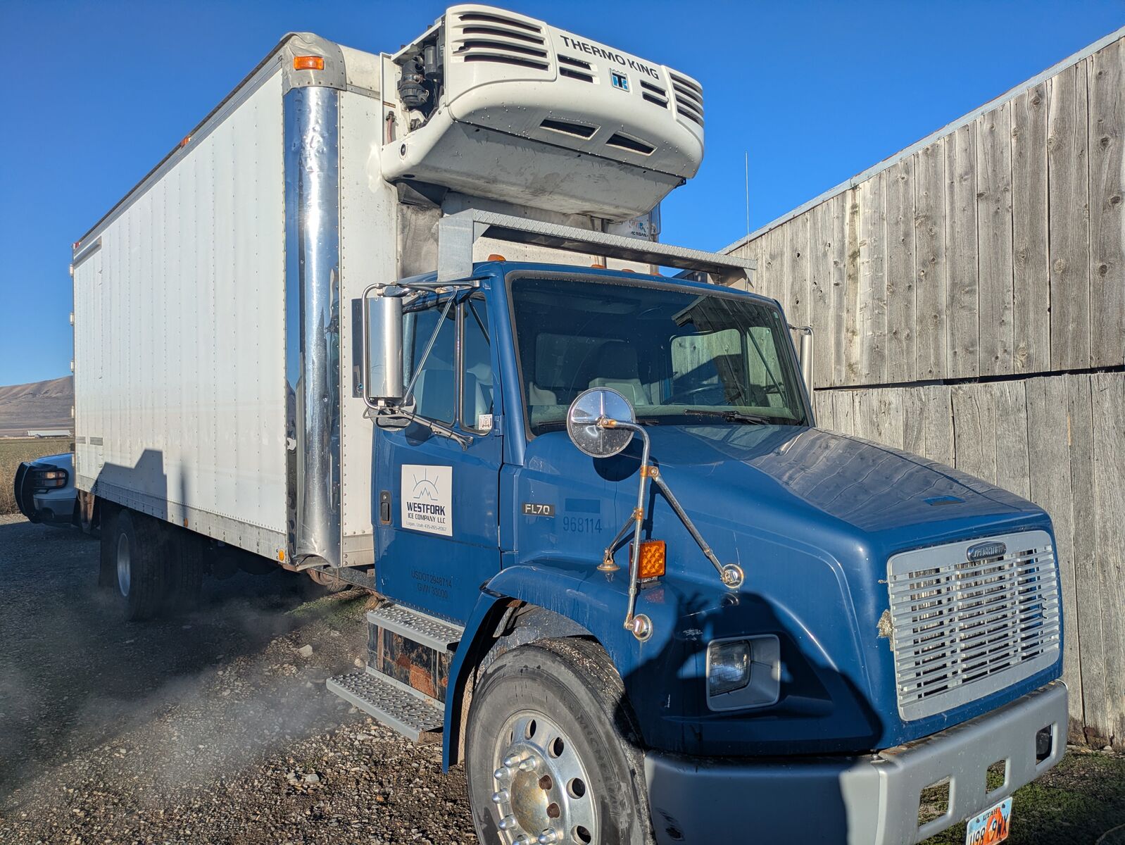 2004 Freightliner FL 70 22 ft Reefer