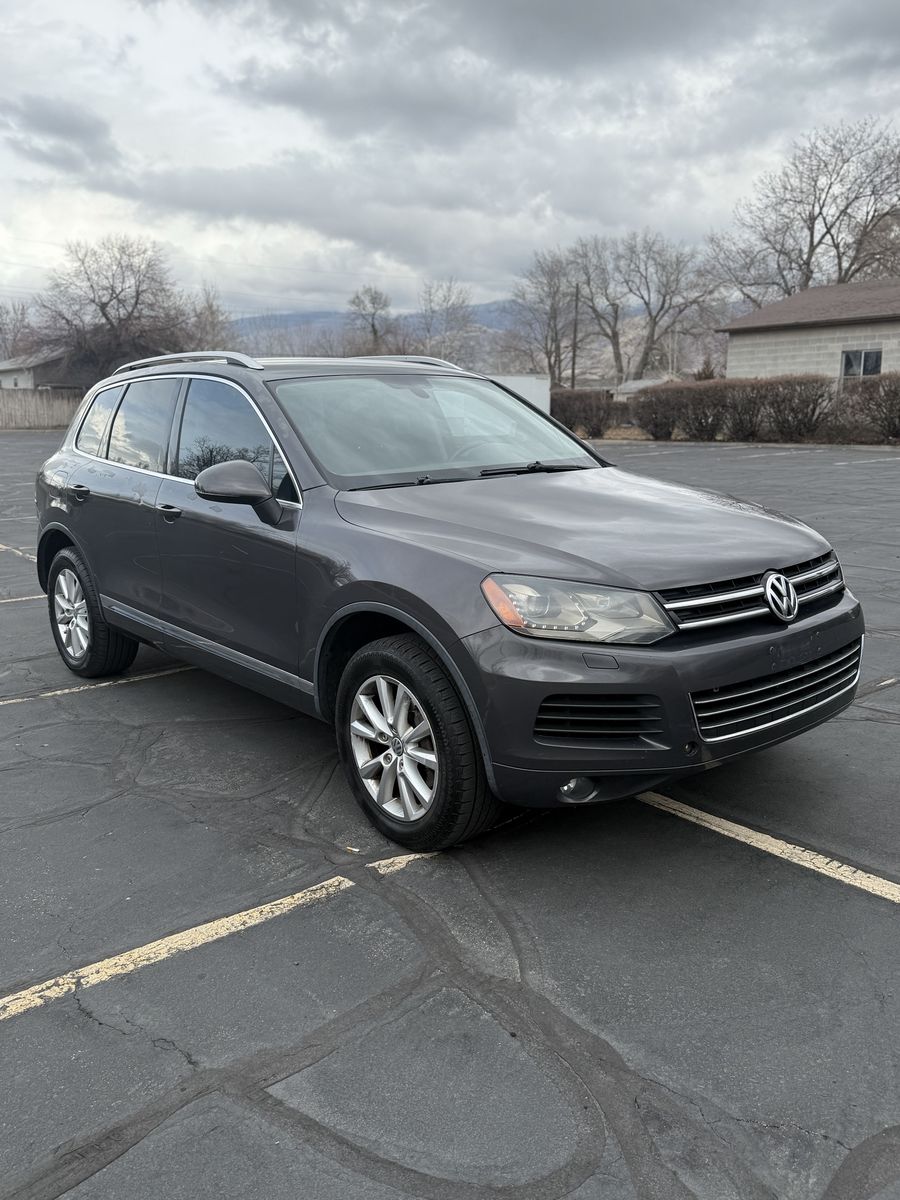 2013 VOLKSWAGEN TOUAREG VR6