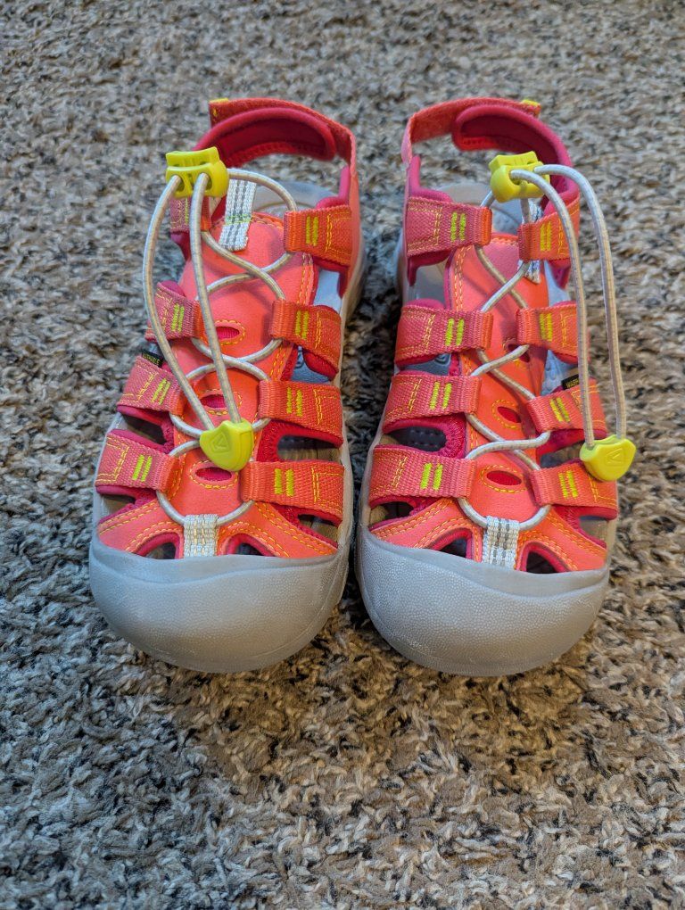 Keen Girls Sandals Pink Size 3 Camping, outdoors, swimming shoes.