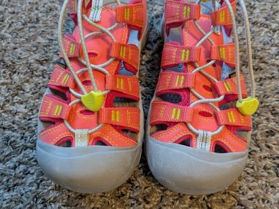 Keen Girls Sandals Pink Size 3 Camping, outdoors, swimming shoes.
