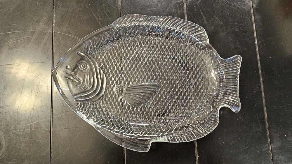 Anchor Hocking Vintage clear relief fish plate