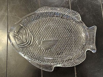 Anchor Hocking Vintage clear relief fish plate