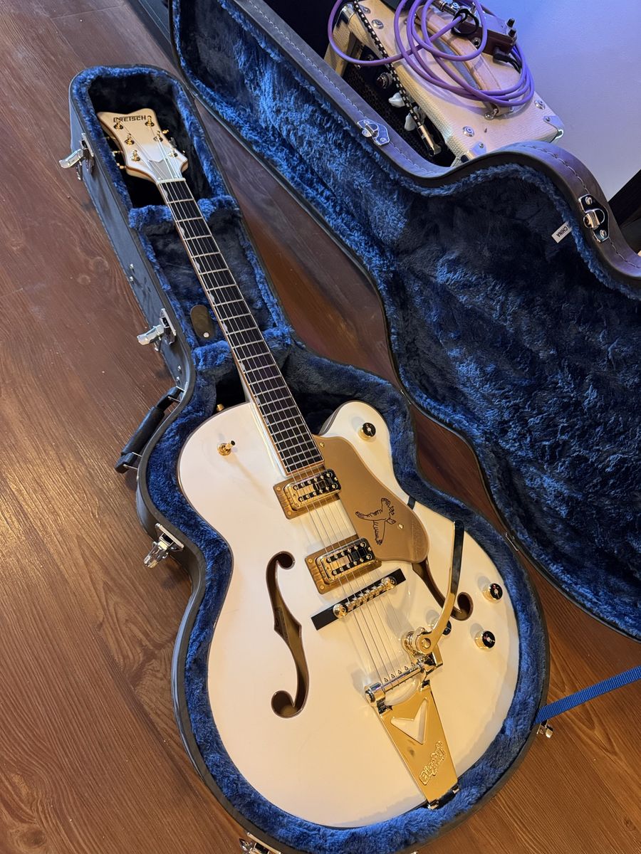 Gretsch Falcon electromatic guitar - snowcrest white -like new with case!