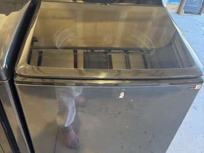 New Scratch and dent Samsung 5.2 cu. ft. High-Efficiency Large Capacity Smart Top Load Washer in Brushed Black with Impeller