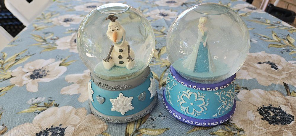 Olaf and Elsa musical snowglobes