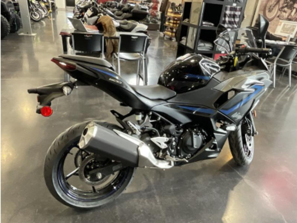 2025 Kawasaki Ninja® 500 SE ABS