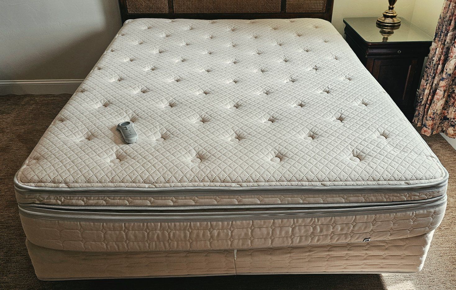 Sleep Number Innovation Series i8 Queen Mattress & Box Base