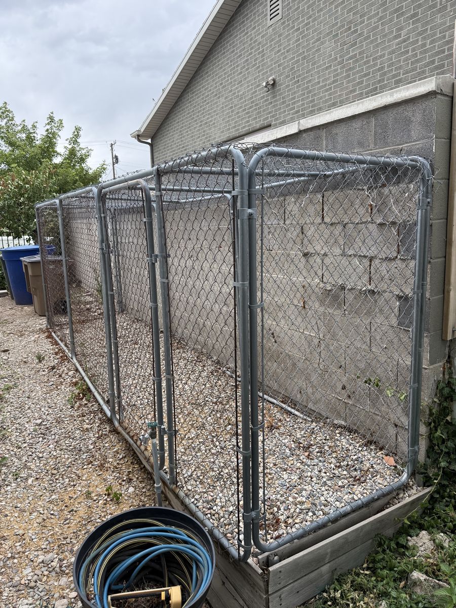 4ft x 18ft Chain Link Dog Run - Durable Outdoor Pet Enclosure with Lockable Gate