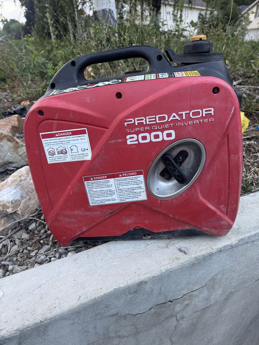 Predator 2000 Super Quiet Inverter Generator Portable Outdoor Power 2000W Red