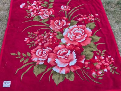 RED Mink Minky Blanket from South Korea - HEAVY! 6' x 7'