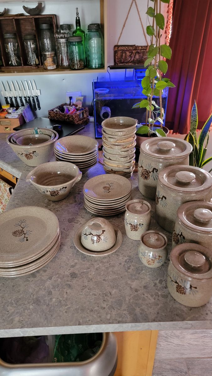 Old Time Pottery dinner/kitchenware set