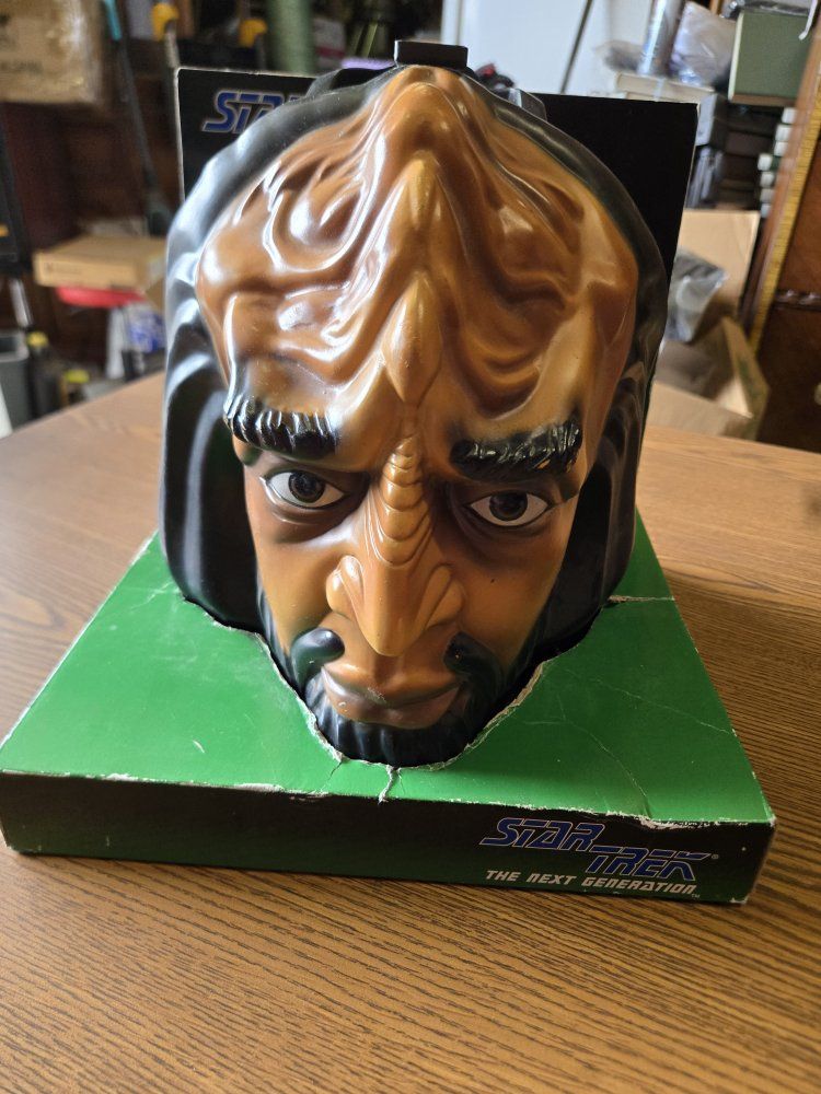 Vintage Star Trek The Next Generation Klingon Worf Face Mask/Bank - Paramount 1993