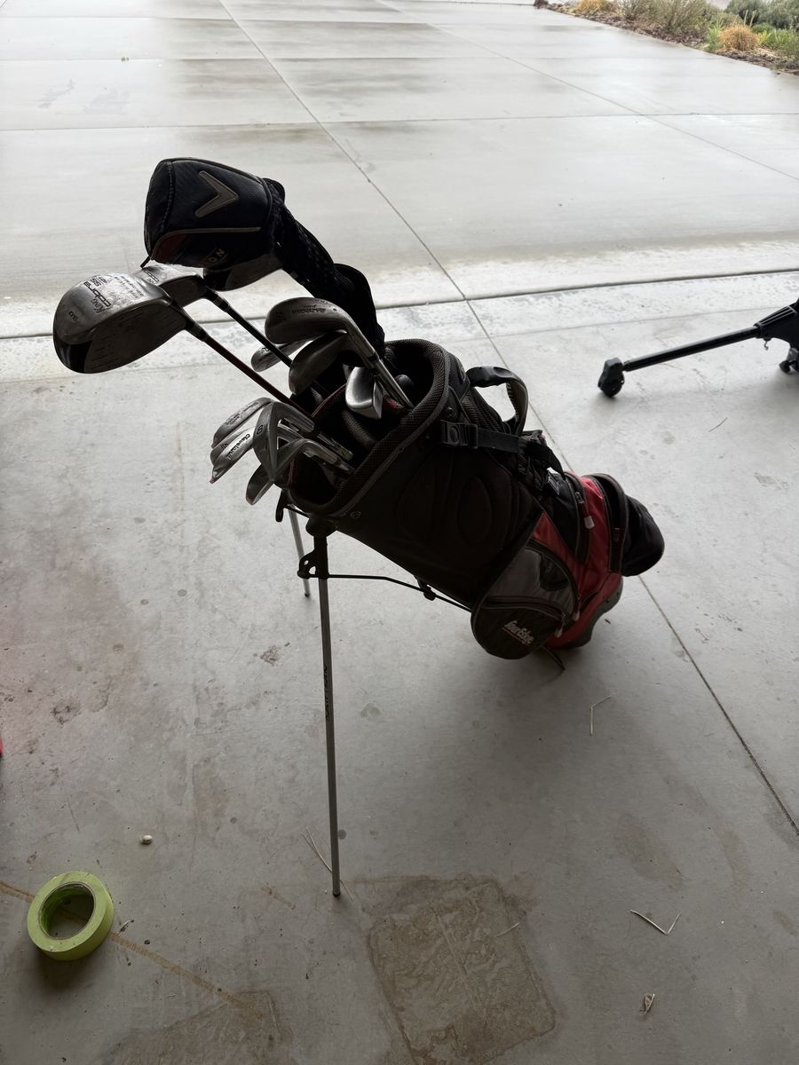 Old set of left-handed golf clubs got everything y