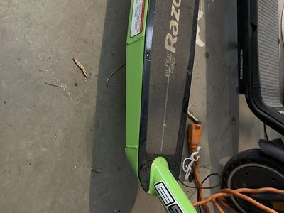 E90 Razor Scooter