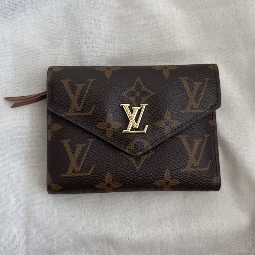 Louis Vuitton Monogram Wallet/ Key Pouch/Holder with Gold-Tone LV Logo