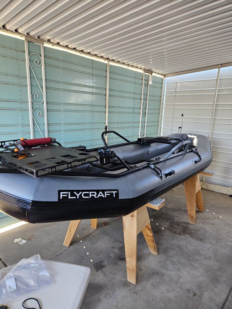 Flycraft stealth 2-man raft W/ Rack and Fly rod holder