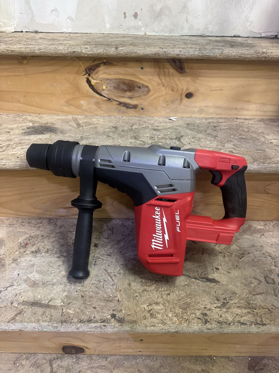 Milwaukee Rotary Hammer SDS-MAX 1-9/16”