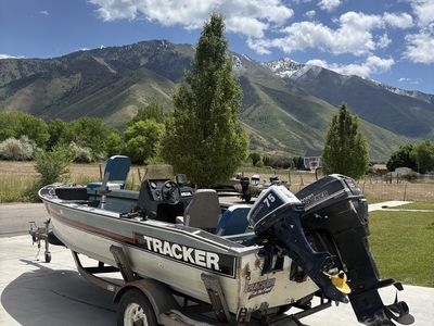 Tracker pro v 16 fishing boat