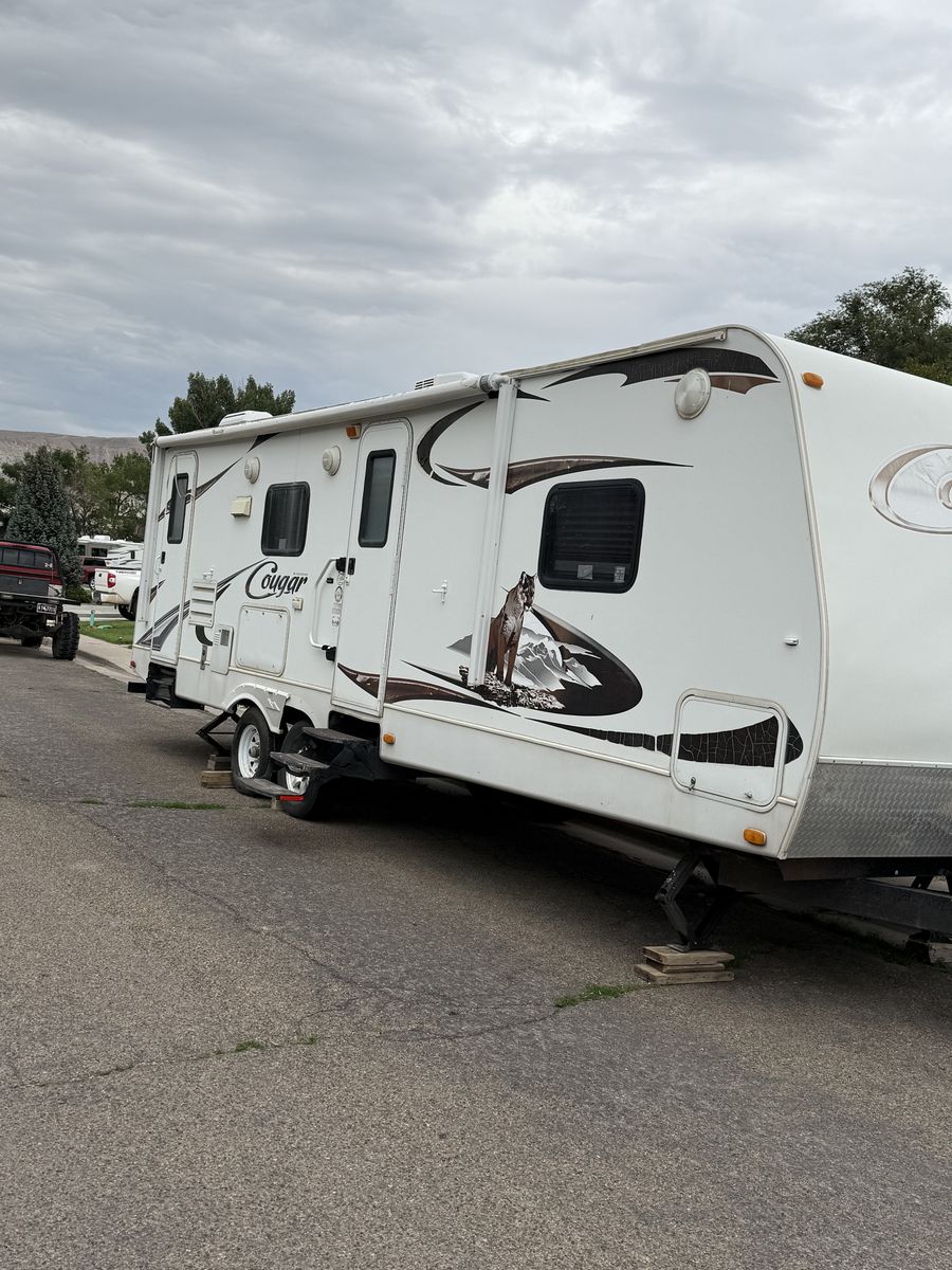 2011 Keystone Cougar Travel Trailer Bumper Pull RV