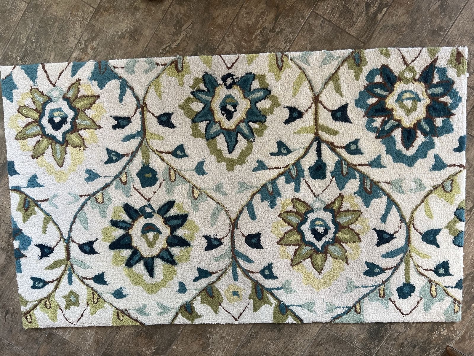 LOLOI Francesca Collection FC-45 Ivory/Blue Hooked Area Rug - 2'3" x 3'9" Floral Design
