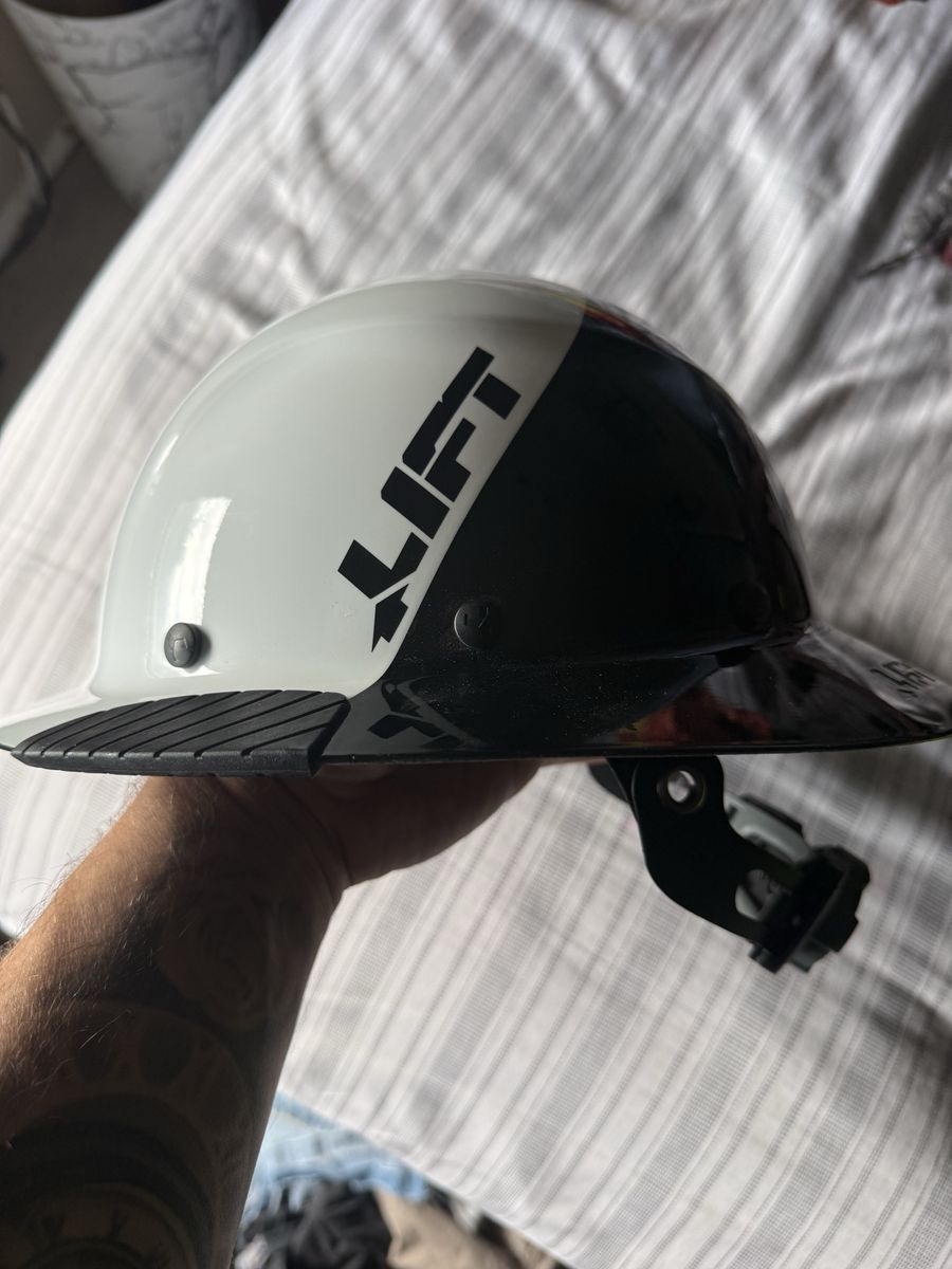 LIFT hard hat