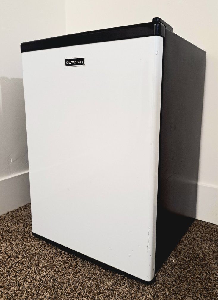 Emerson Mini Fridge Refrigerator White & Black Compact Dorm Office Beverage Cooler